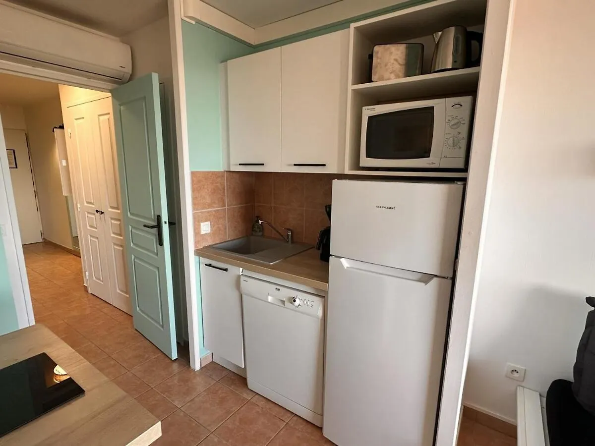 Appt 31M2 - Parking - Wifi - Clim - Piscine Apartment Roquebrune-sur-Argens 0*,  France