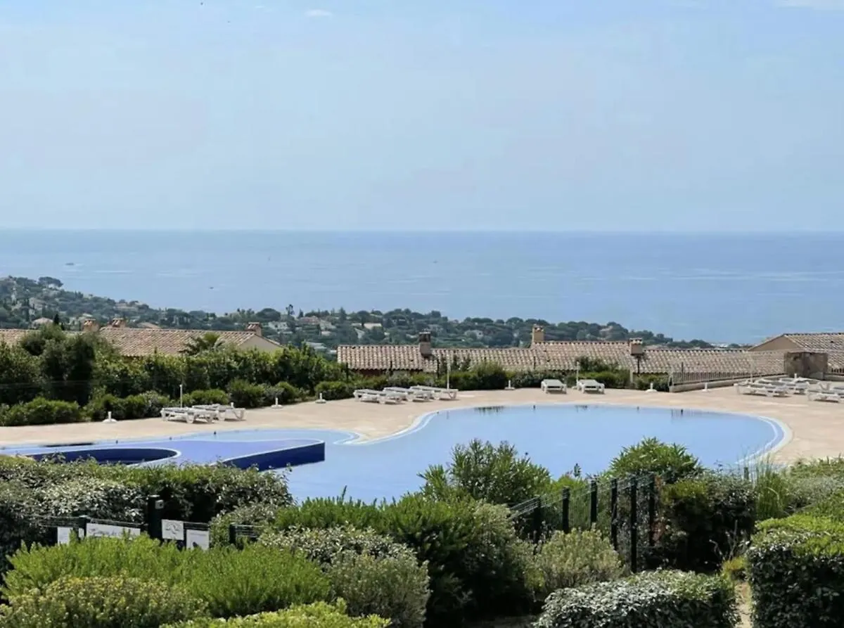 Appt 31M2 - Parking - Wifi - Clim - Piscine Apartment Roquebrune-sur-Argens 0*,  France