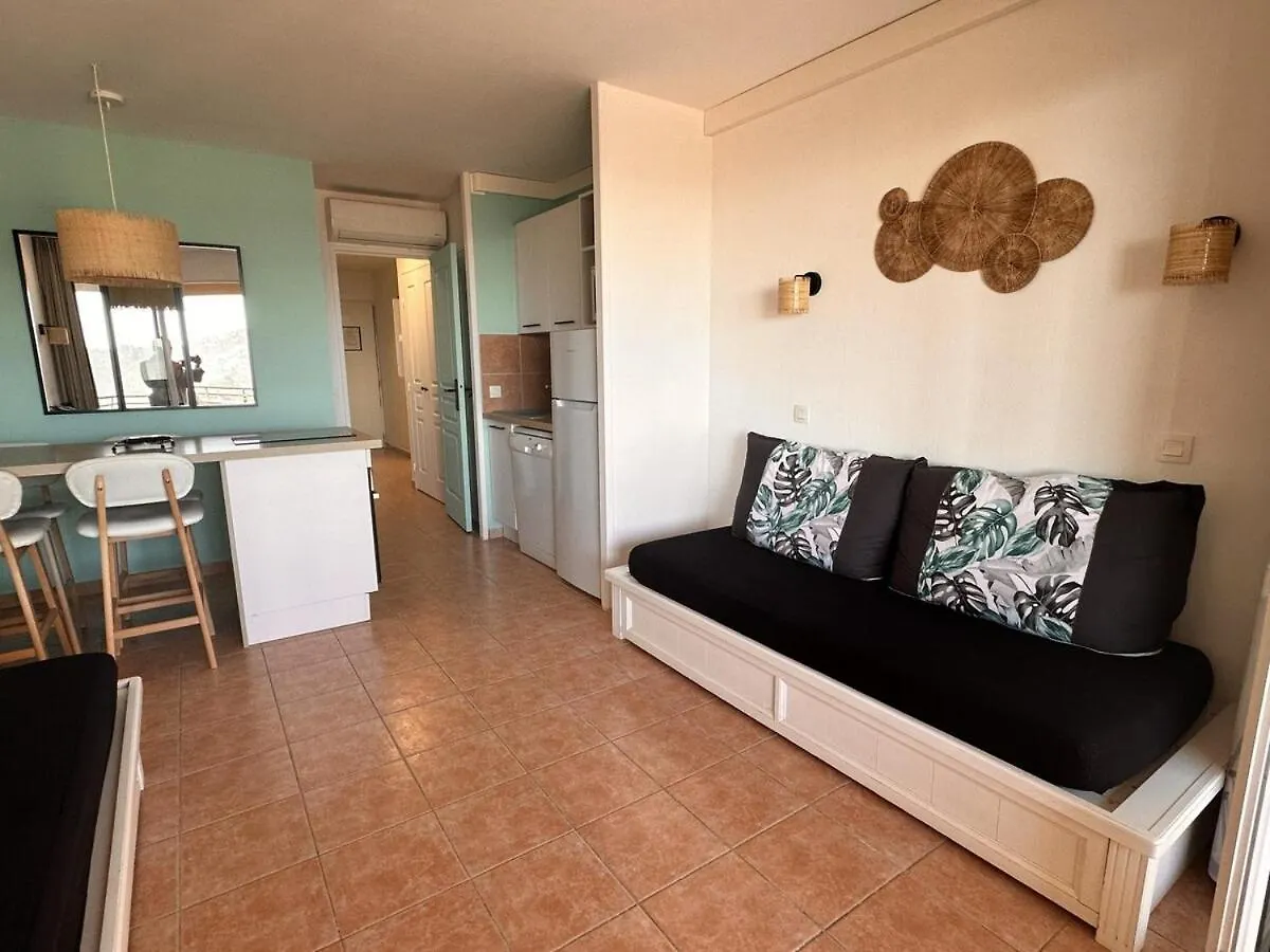 Appt 31M2 - Parking - Wifi - Clim - Piscine Apartment Roquebrune-sur-Argens 0*,  France