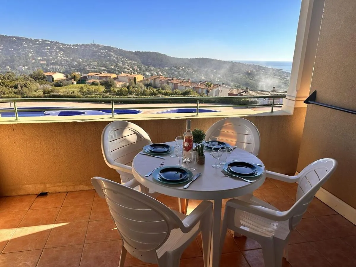 Appt 31M2 - Parking - Wifi - Clim - Piscine Apartamento Roquebrune-sur-Argens França